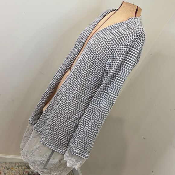 Umgee Lace Trimmed Grey & White Open Cardigan - Size Medium - Picture 7 of 11